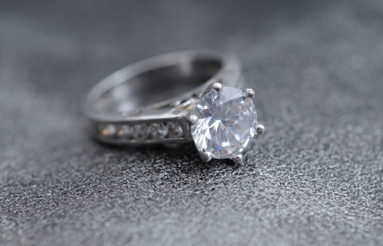 How To Buy An Engagement Ring Thats Perfect For Her